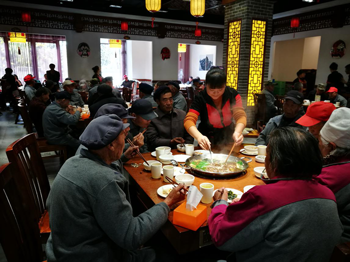 公司開展“百善孝為先，公益火鍋宴”慶祝重陽佳節(jié)