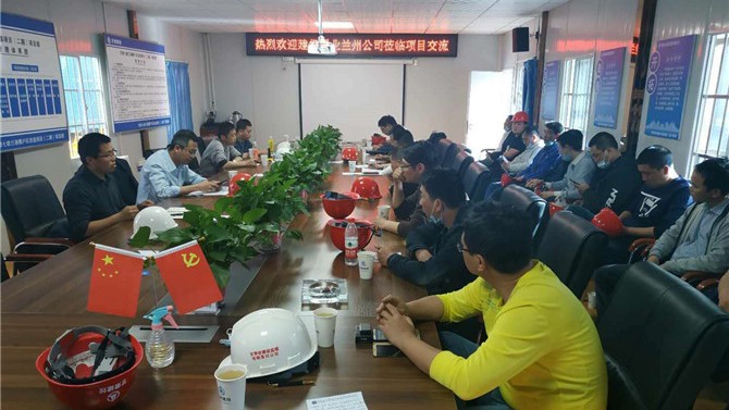 “觀摩學習找差距，交流經(jīng)驗促提高”