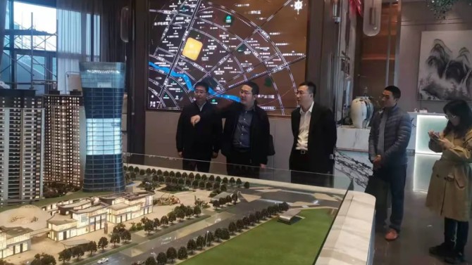 新都區(qū)副區(qū)長賀凱豐帶隊調(diào)研百酈錦城項目